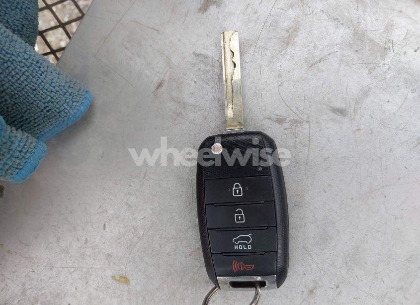 Photo 11 of 2016 Kia Sorento 2.4L LX (VIN 5XYPG4A35GG020517)