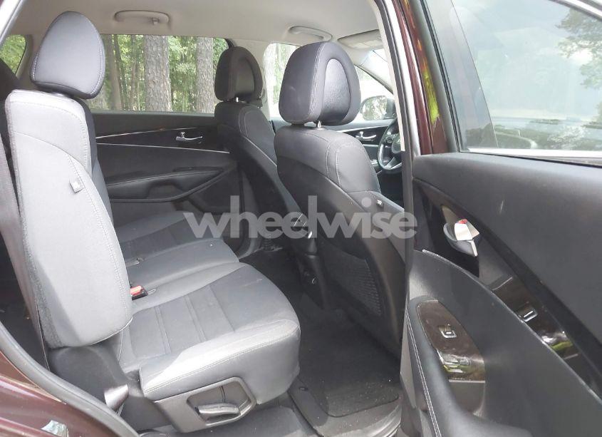 Photo 8 of 2016 Kia Sorento 2.4L LX (VIN 5XYPG4A35GG027080)