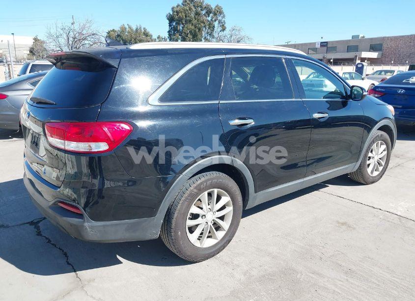 Photo 4 of 2016 Kia Sorento 2.4L LX (VIN 5XYPG4A35GG046986)