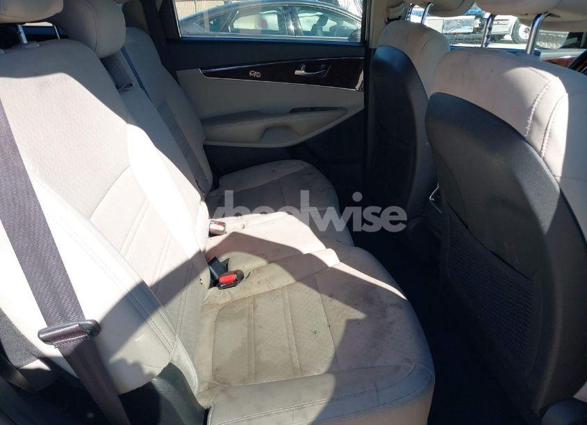 Photo 8 of 2016 Kia Sorento 2.4L LX (VIN 5XYPG4A35GG046986)