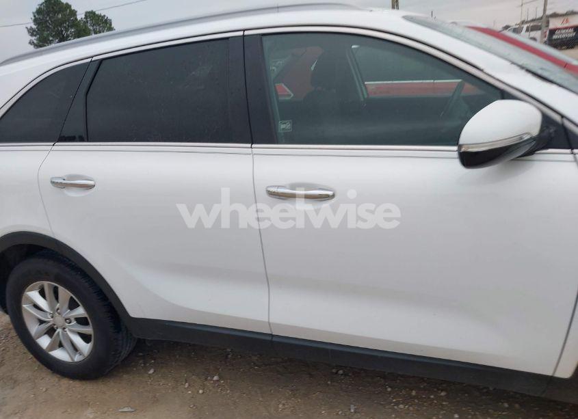 Photo 13 of 2016 Kia Sorento 2.4L LX (VIN 5XYPG4A35GG047877)