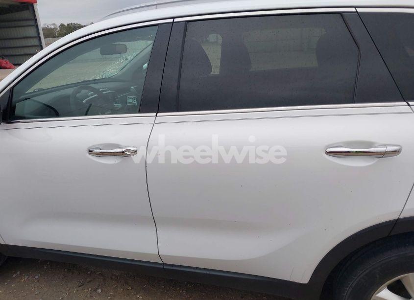 Photo 14 of 2016 Kia Sorento 2.4L LX (VIN 5XYPG4A35GG047877)