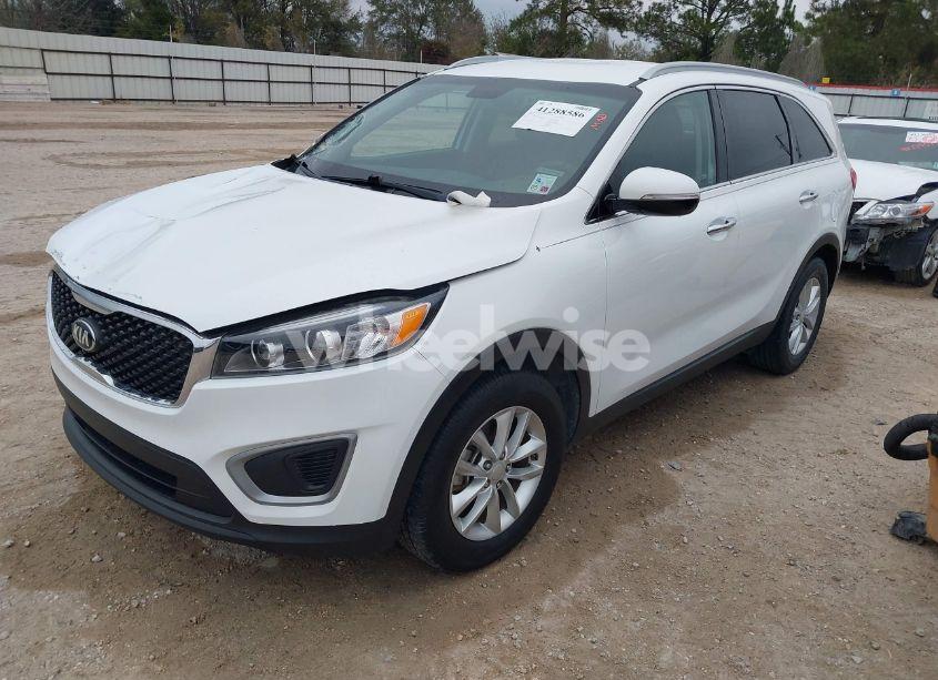Photo 2 of 2016 Kia Sorento 2.4L LX (VIN 5XYPG4A35GG047877)