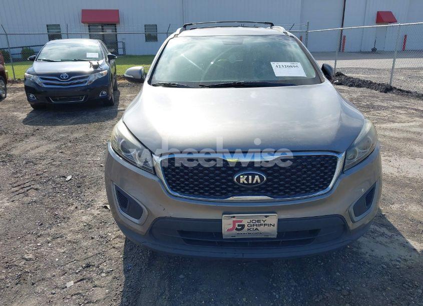 Photo 11 of 2016 Kia Sorento 2.4L LX (VIN 5XYPG4A35GG053324)