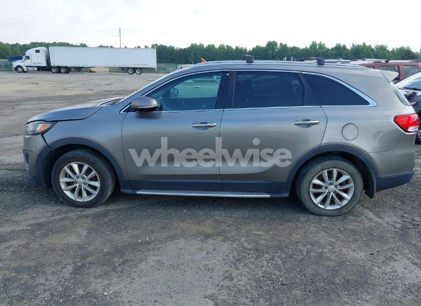 Photo 13 of 2016 Kia Sorento 2.4L LX (VIN 5XYPG4A35GG053324)