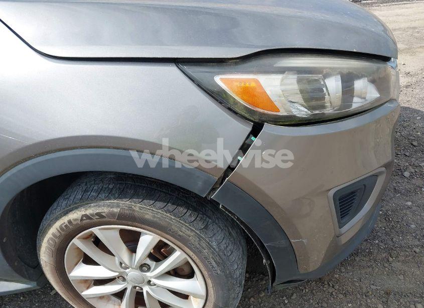 Photo 17 of 2016 Kia Sorento 2.4L LX (VIN 5XYPG4A35GG053324)