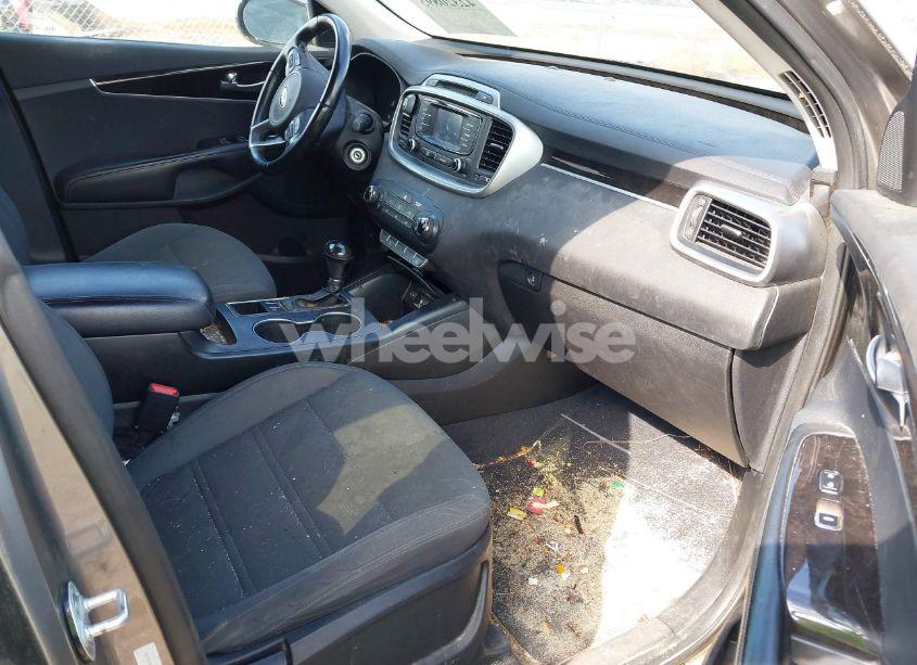 Photo 5 of 2016 Kia Sorento 2.4L LX (VIN 5XYPG4A35GG053324)
