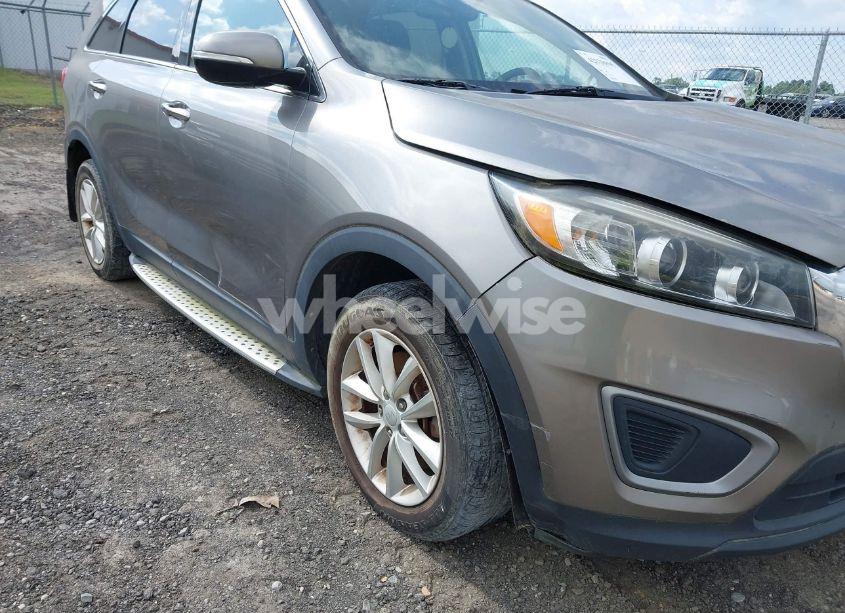Photo 6 of 2016 Kia Sorento 2.4L LX (VIN 5XYPG4A35GG053324)