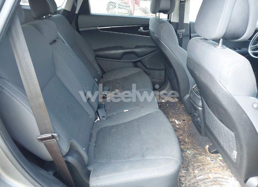 Photo 8 of 2016 Kia Sorento 2.4L LX (VIN 5XYPG4A35GG053324)