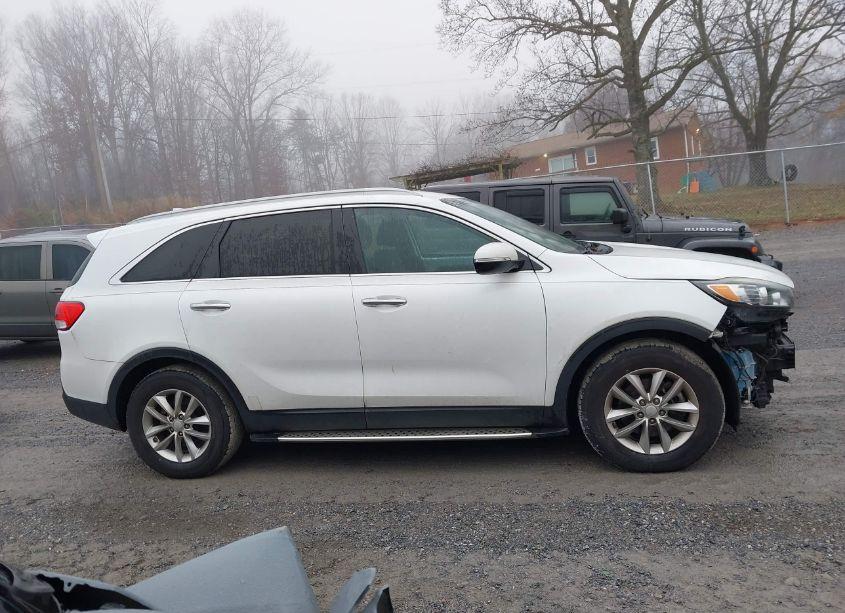 Photo 13 of 2016 Kia Sorento 2.4L LX (VIN 5XYPG4A35GG056367)