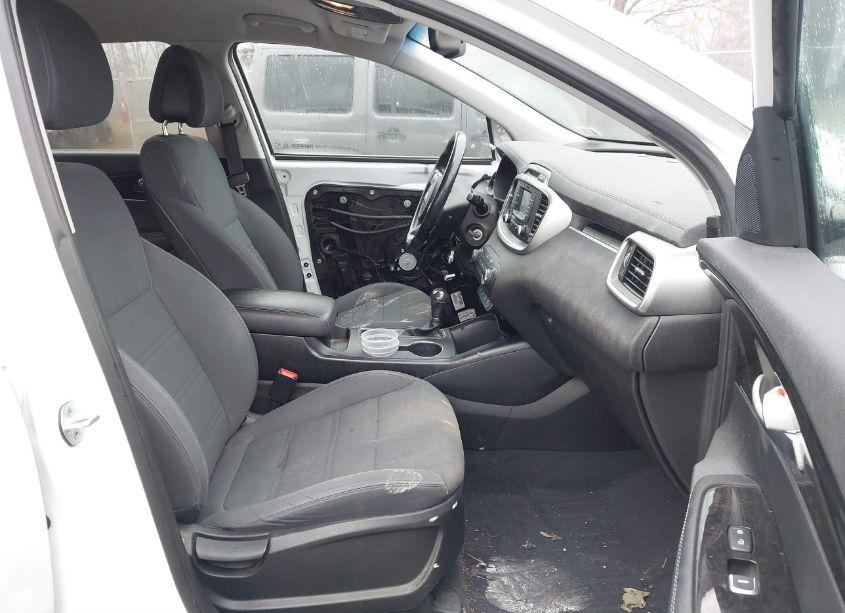 Photo 5 of 2016 Kia Sorento 2.4L LX (VIN 5XYPG4A35GG056367)