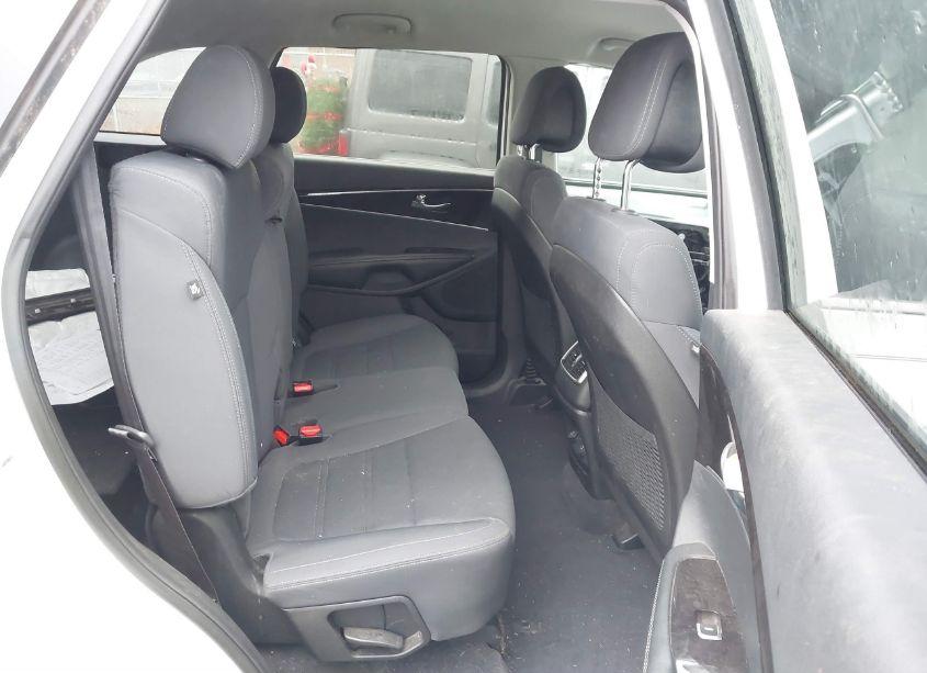 Photo 8 of 2016 Kia Sorento 2.4L LX (VIN 5XYPG4A35GG056367)