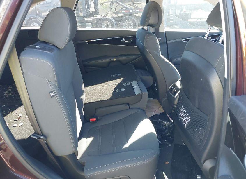 Photo 8 of 2016 Kia Sorento 2.4L LX (VIN 5XYPG4A35GG066459)