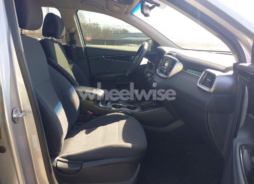 Photo 5 of 2016 Kia Sorento 2.4L LX (VIN 5XYPG4A35GG069748)