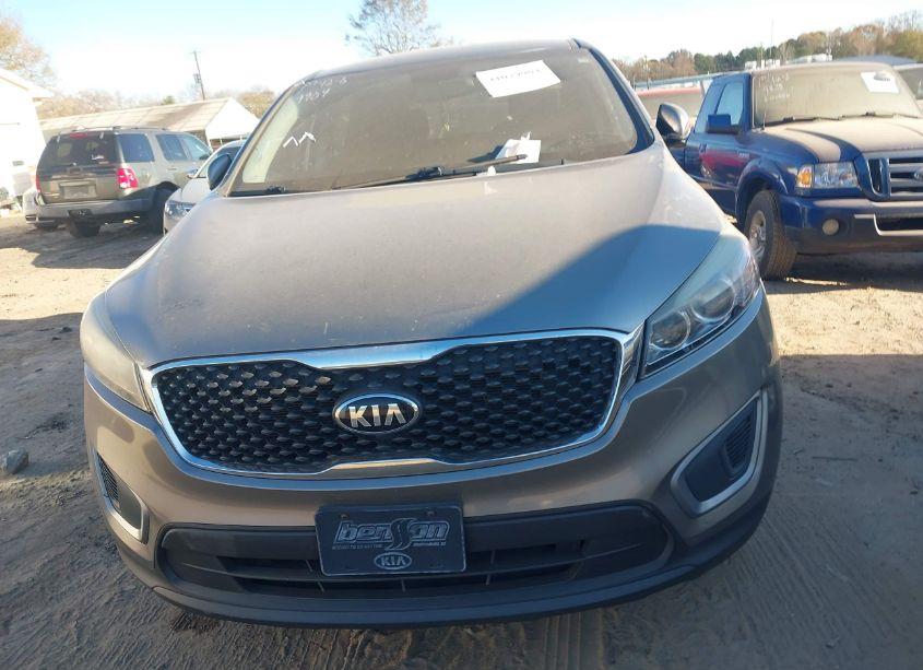 Photo 13 of 2016 Kia Sorento 2.4L L (VIN 5XYPG4A35GG079759)