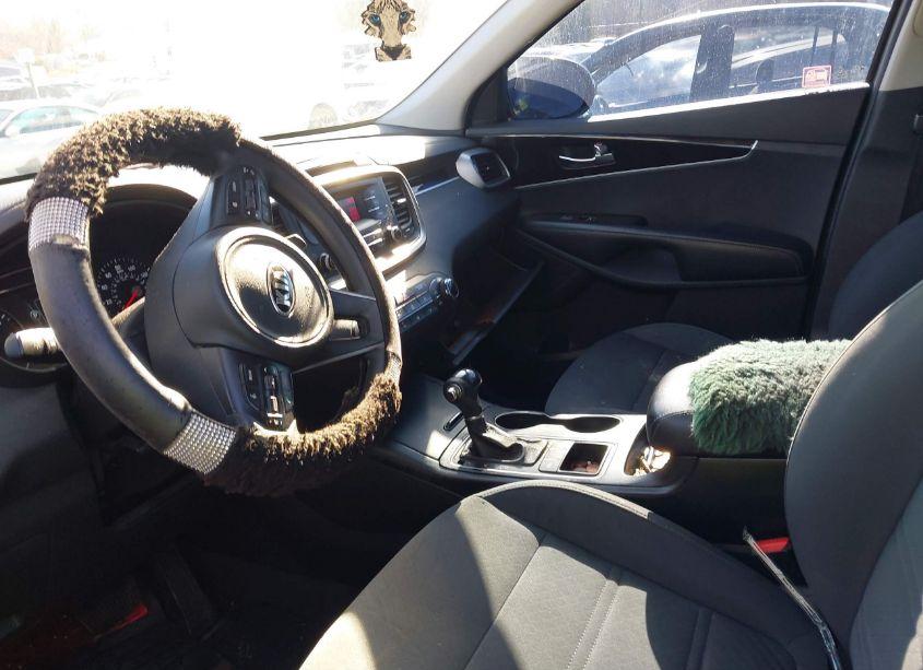 Photo 5 of 2016 Kia Sorento 2.4L L (VIN 5XYPG4A35GG079759)