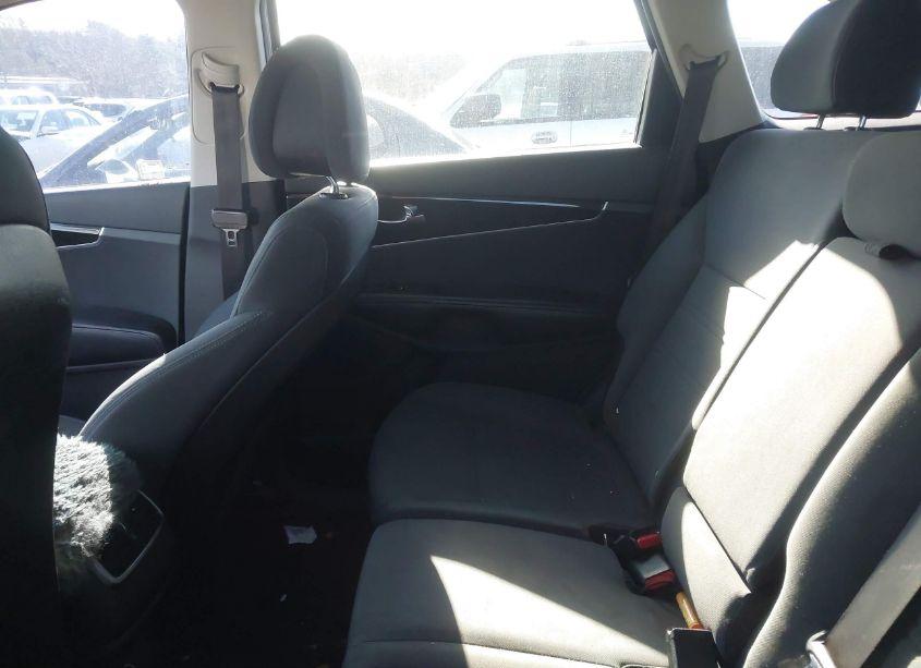 Photo 8 of 2016 Kia Sorento 2.4L L (VIN 5XYPG4A35GG079759)