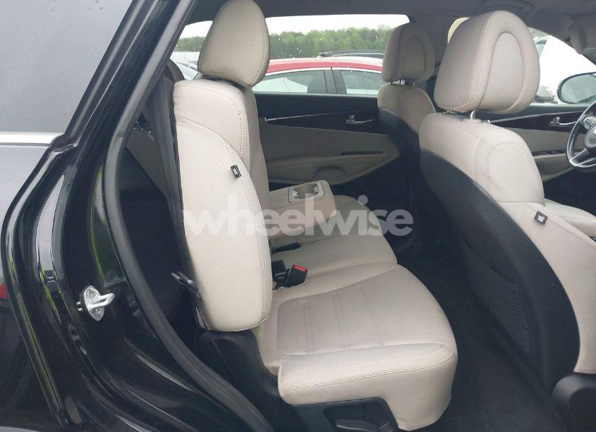 Photo 8 of 2016 Kia Sorento 2.4L LX (VIN 5XYPG4A35GG097646)