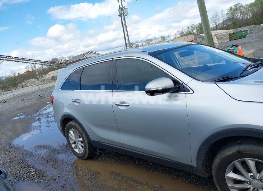 Photo 13 of 2016 Kia Sorento 2.4L LX (VIN 5XYPG4A35GG113912)