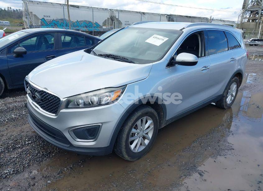 Photo 2 of 2016 Kia Sorento 2.4L LX (VIN 5XYPG4A35GG113912)