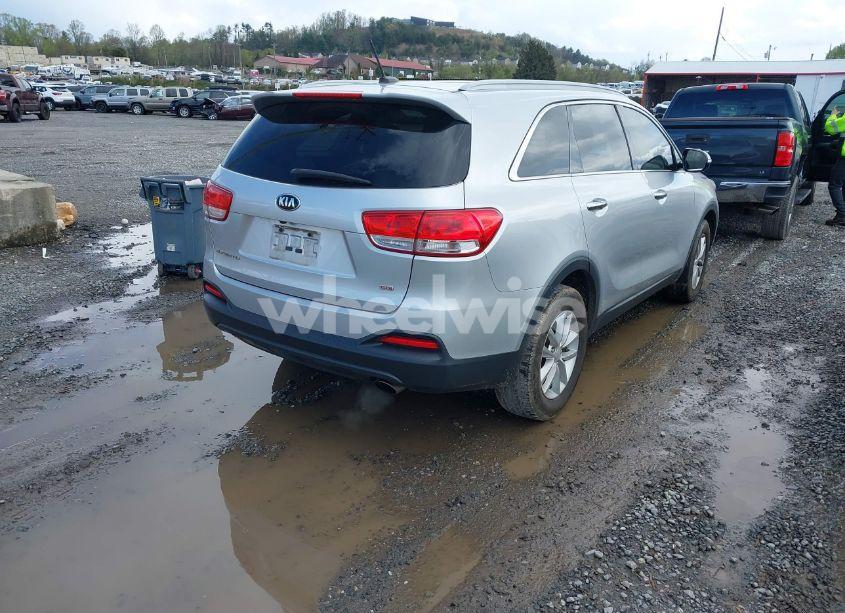 Photo 4 of 2016 Kia Sorento 2.4L LX (VIN 5XYPG4A35GG113912)