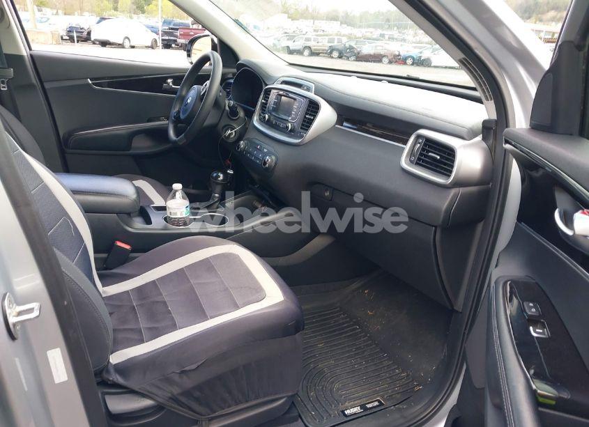 Photo 5 of 2016 Kia Sorento 2.4L LX (VIN 5XYPG4A35GG113912)