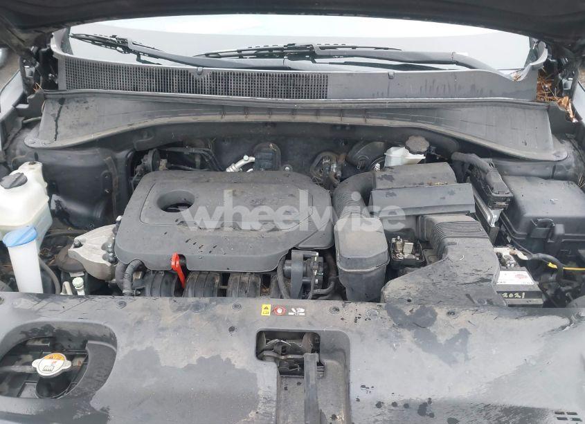 Photo 10 of 2016 Kia Sorento 2.4L L (VIN 5XYPG4A35GG124621)