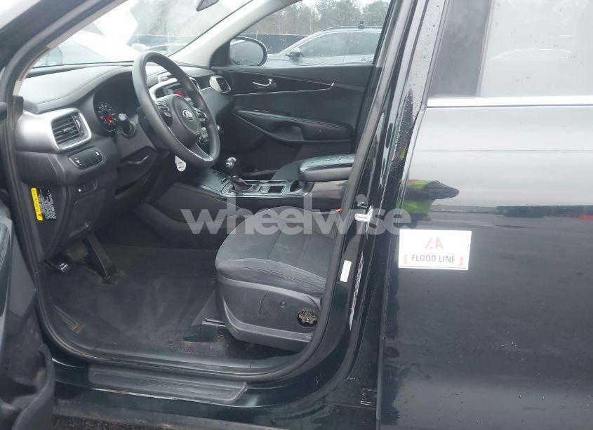 Photo 6 of 2016 Kia Sorento 2.4L L (VIN 5XYPG4A35GG124621)