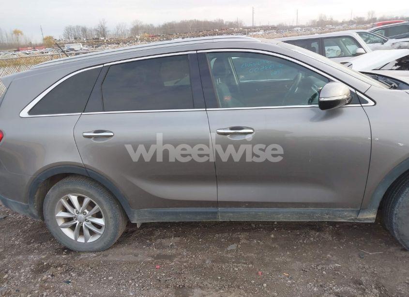 Photo 13 of 2016 Kia Sorento 2.4L LX (VIN 5XYPG4A35GG133500)