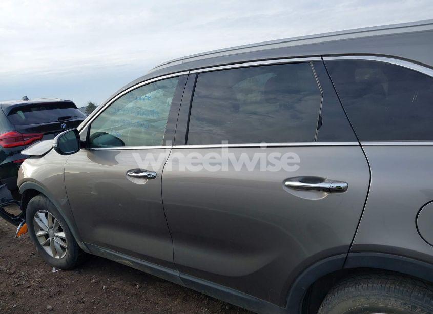 Photo 14 of 2016 Kia Sorento 2.4L LX (VIN 5XYPG4A35GG133500)