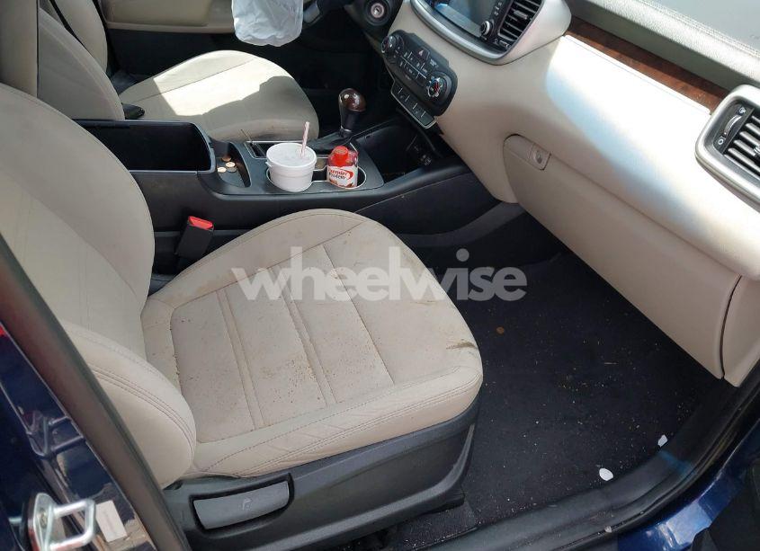 Photo 5 of 2017 Kia Sorento 2.4L LX (VIN 5XYPG4A35HG214790)