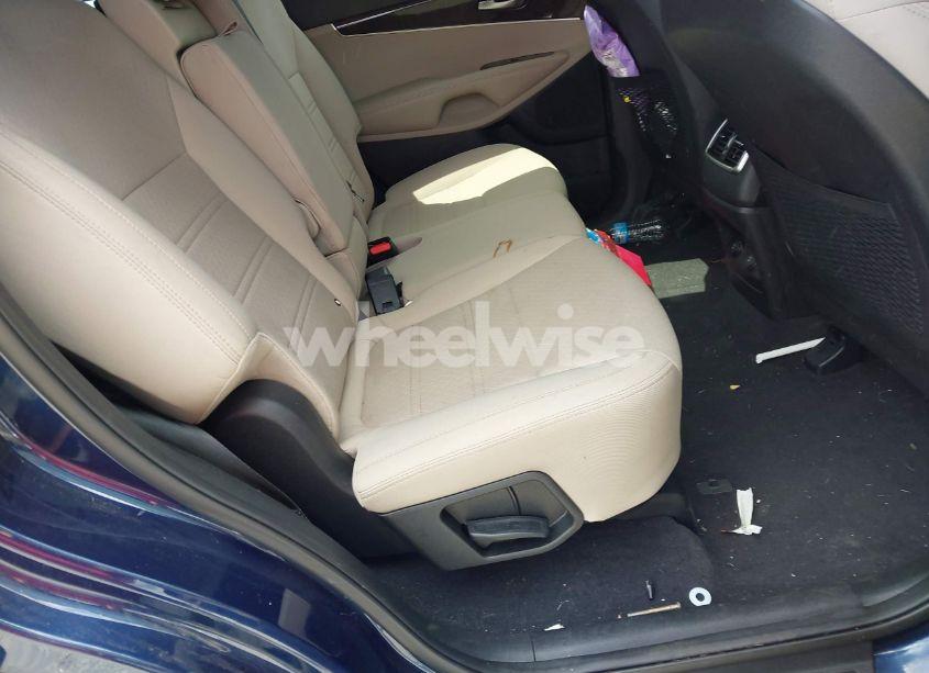 Photo 8 of 2017 Kia Sorento 2.4L LX (VIN 5XYPG4A35HG214790)