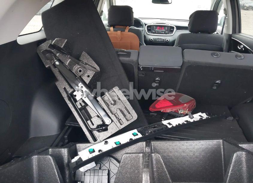 Photo 12 of 2017 Kia Sorento 2.4L L (VIN 5XYPG4A35HG260460)