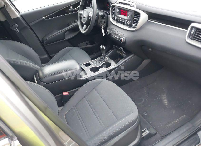 Photo 5 of 2017 Kia Sorento 2.4L L (VIN 5XYPG4A35HG260460)