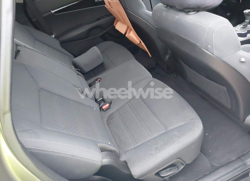 Photo 8 of 2017 Kia Sorento 2.4L L (VIN 5XYPG4A35HG260460)