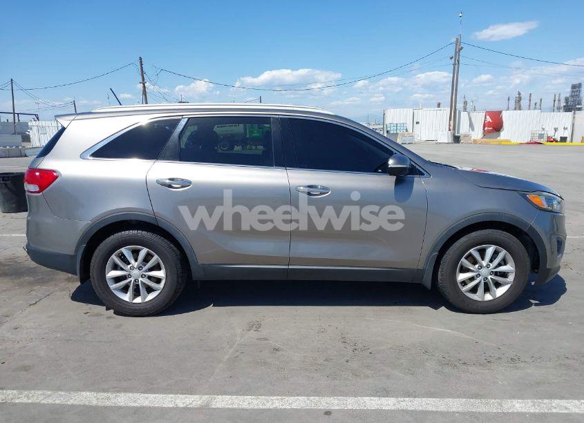 Photo 13 of 2017 Kia Sorento 2.4L LX (VIN 5XYPG4A35HG284788)