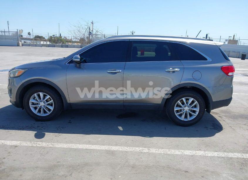 Photo 14 of 2017 Kia Sorento 2.4L LX (VIN 5XYPG4A35HG284788)