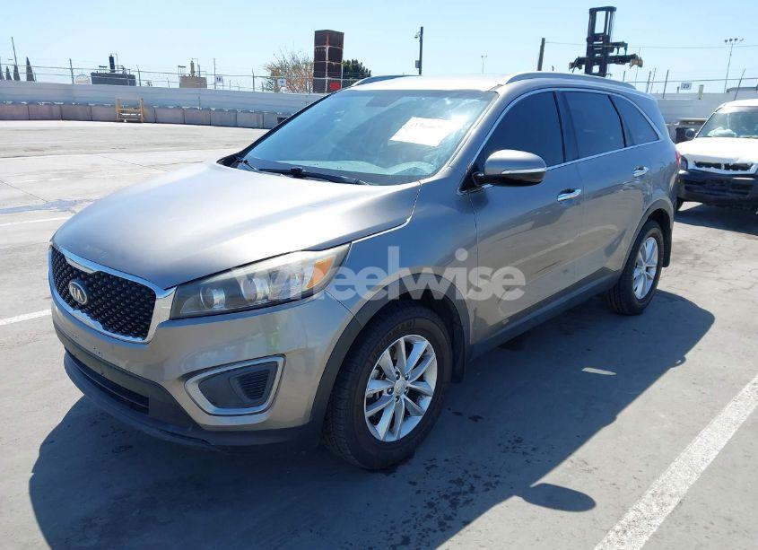 Photo 2 of 2017 Kia Sorento 2.4L LX (VIN 5XYPG4A35HG284788)