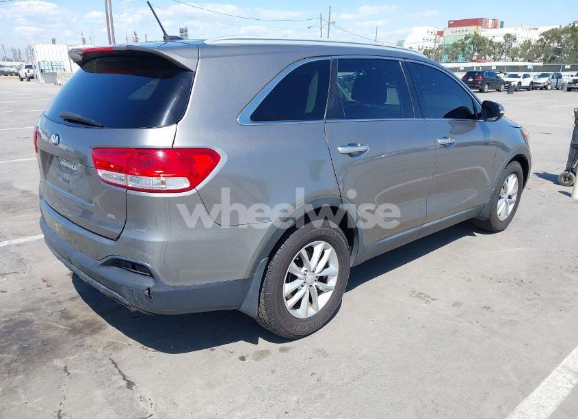 Photo 4 of 2017 Kia Sorento 2.4L LX (VIN 5XYPG4A35HG284788)