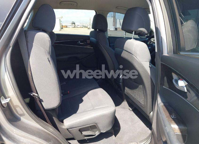 Photo 8 of 2017 Kia Sorento 2.4L LX (VIN 5XYPG4A35HG284788)