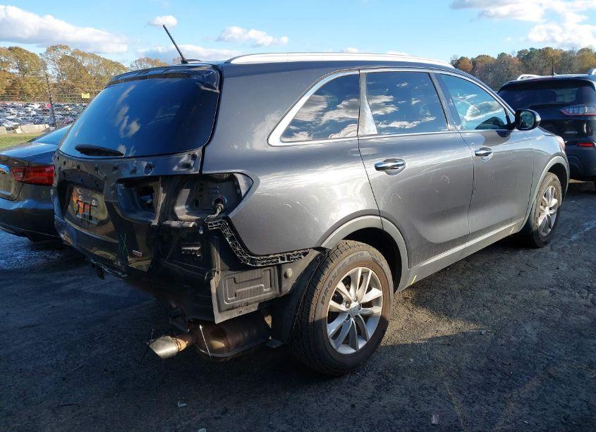 Photo 4 of 2017 Kia Sorento 2.4L LX (VIN 5XYPG4A35HG295287)