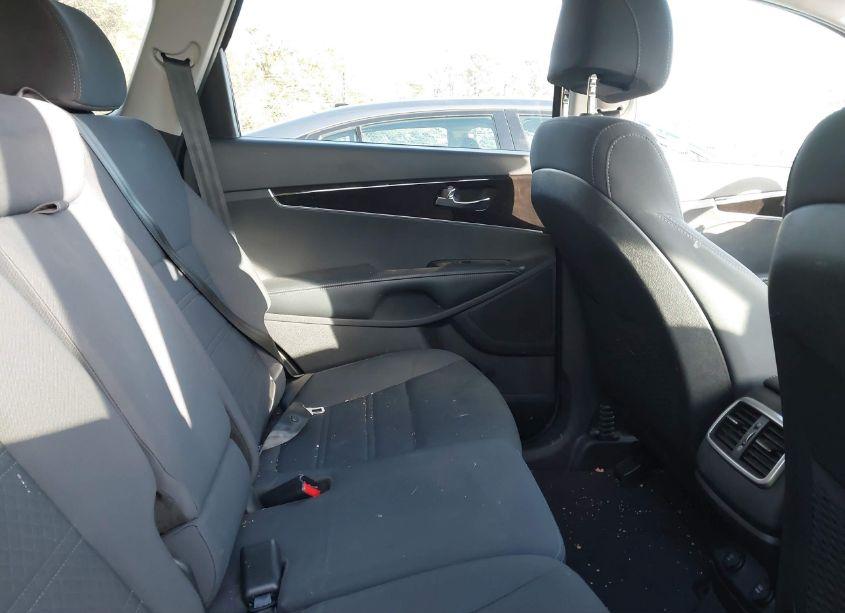 Photo 8 of 2017 Kia Sorento 2.4L LX (VIN 5XYPG4A35HG295287)