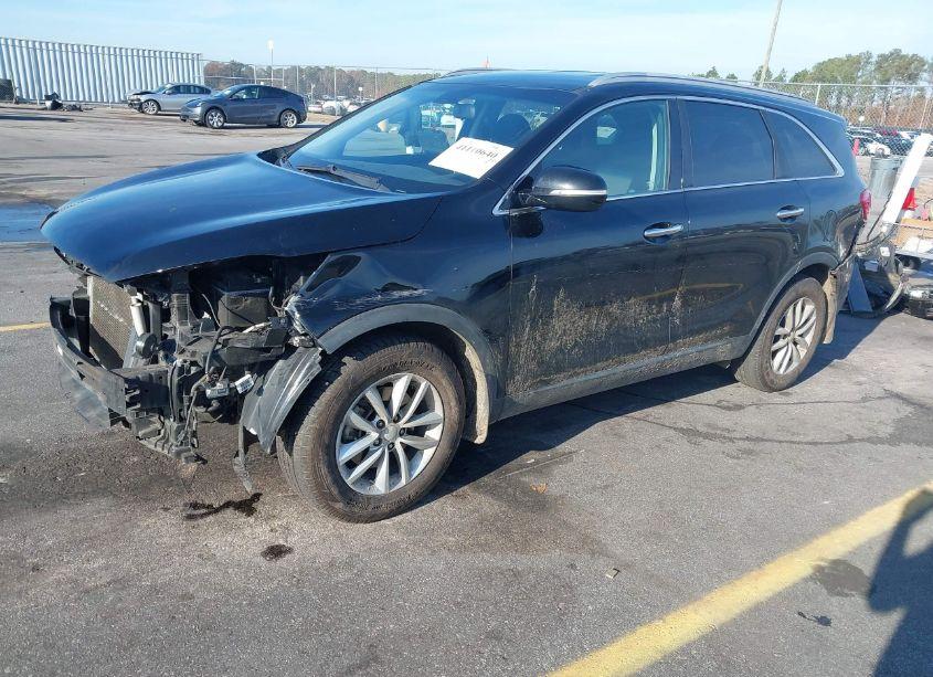 Photo 2 of 2018 Kia Sorento 2.4L LX (VIN 5XYPG4A35JG368809)