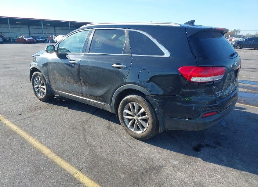 Photo 3 of 2018 Kia Sorento 2.4L LX (VIN 5XYPG4A35JG368809)