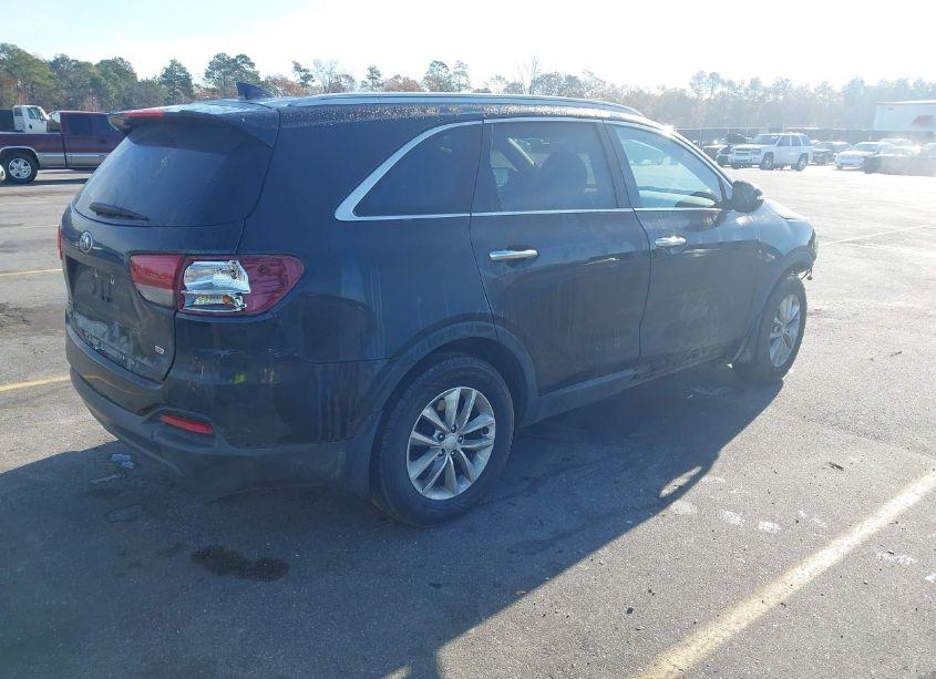 Photo 4 of 2018 Kia Sorento 2.4L LX (VIN 5XYPG4A35JG368809)