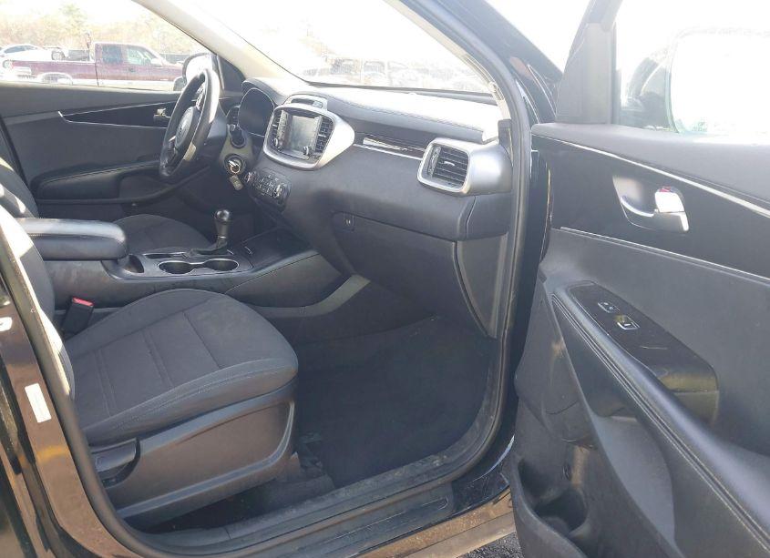 Photo 5 of 2018 Kia Sorento 2.4L LX (VIN 5XYPG4A35JG368809)