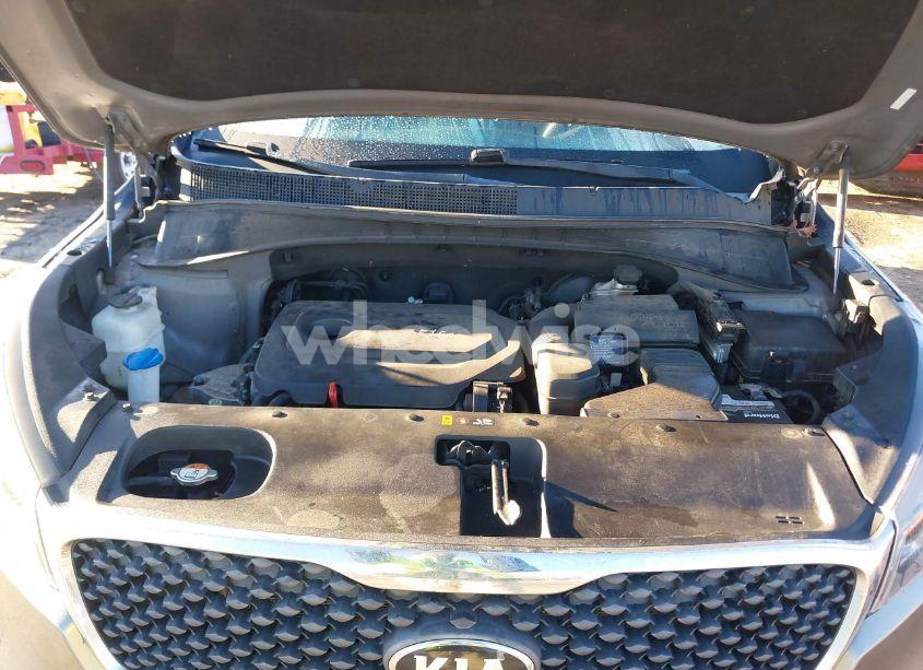 Photo 10 of 2018 Kia Sorento 2.4L LX (VIN 5XYPG4A35JG372391)
