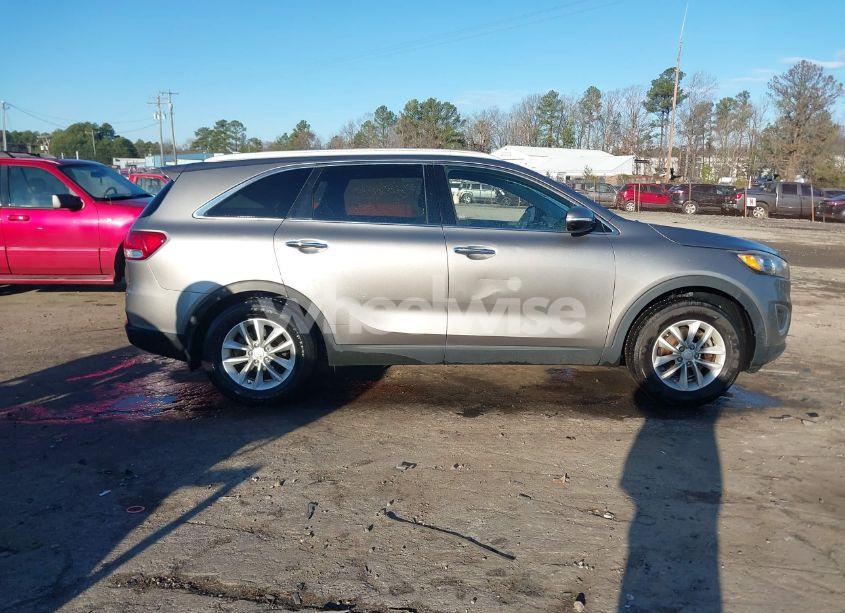 Photo 13 of 2018 Kia Sorento 2.4L LX (VIN 5XYPG4A35JG372391)