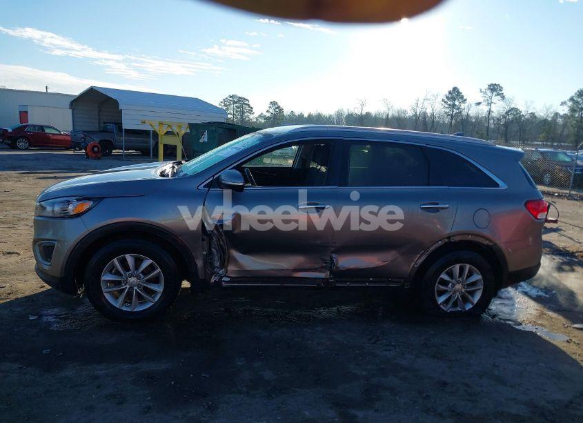 Photo 14 of 2018 Kia Sorento 2.4L LX (VIN 5XYPG4A35JG372391)