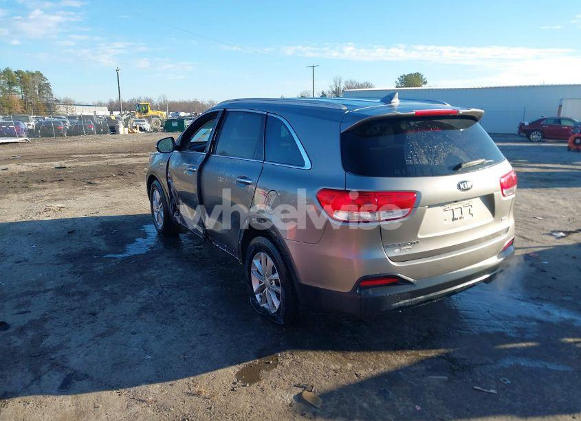 Photo 3 of 2018 Kia Sorento 2.4L LX (VIN 5XYPG4A35JG372391)